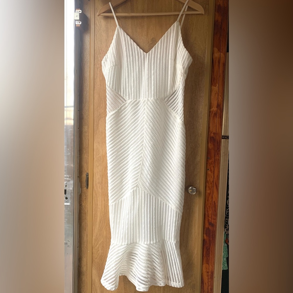 👉Elegant LULUS White Cocktail Dress